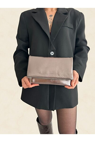 she poly Women's Platinum Portfolio Clutch Handbag