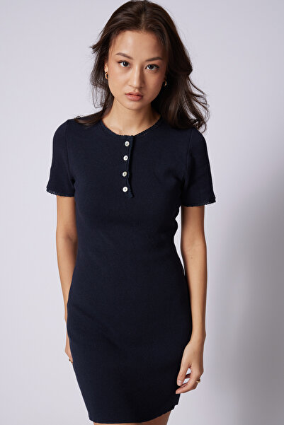 Nisan Πλεκτό φόρεμα με δαντελένια λεπτομέρεια