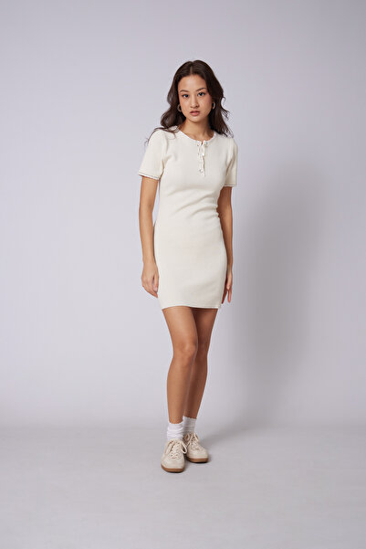 Nisan Πλεκτό φόρεμα με δαντελένια λεπτομέρεια