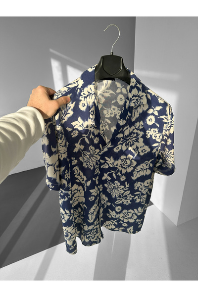 NO1 KONSEPT Πουκάμισο Efil Efil Alaçatı με μπλε φλοράλ σχέδιο