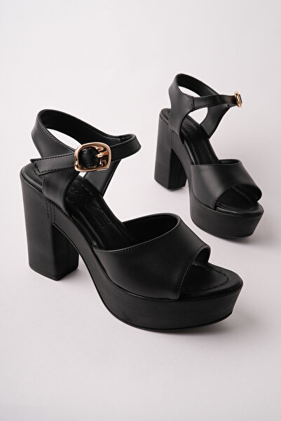 Madam Tarz NVL-163 Σανδάλια με Χοντρό Τακούνι και Επίπεδη Λουρίδα