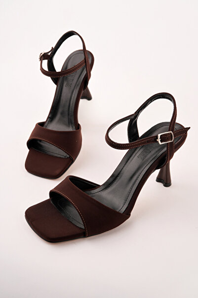 Madam Tarz CNG-701 Παπούτσια με λεπτό τακούνι και καμάρα