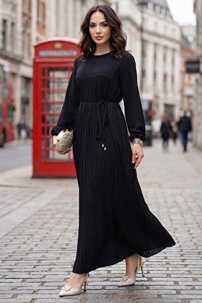 SENSTIL Φόρεμα Ayrobin με διακοσμητικό λουράκι και πλισέ δαντέλα, μαύρο SS2872