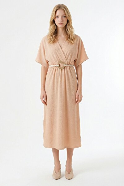 bacc Φόρεμα βανίλιας με διπλό λαιμόκοψη και ζώνη, με τσαλακωτό σχέδιο