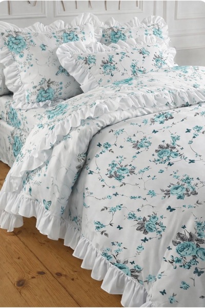 By Masuaa Παπλωματοθήκη με βολάν διπλού μεγέθους και 2 μαξιλαροθήκες με βολάν...