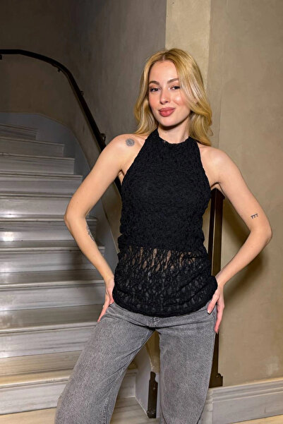 Lusin Γυναικεία μαύρη μπλούζα με λεπτομέρεια στον λαιμό, κομψή δαντελένια μπλ...