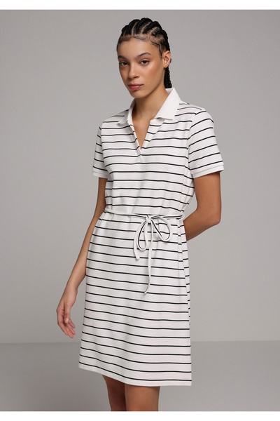 Colin's Γυναικείο μαύρο κοντομάνικο φόρεμα με κανονική εφαρμογή