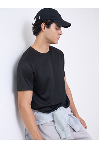 Styli Men Back Reflective Print Raglan Sleeve Active T-Shirt