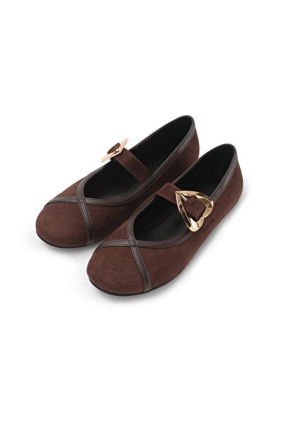 Mio Gusto Γυναικείες μπαλαρίνες Roxy Brown με αγκράφα σε σχήμα καρδιάς