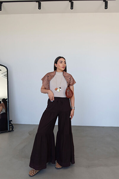 Özge Özgenç Παντελόνι με φαρδιά γραμμή και λεπτομέρεια από γκιπούρ στα μπατζάκια