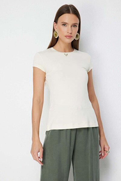 ON Βασική μπλούζα με κοντά μανίκια και λεπτομέρεια αξεσουάρ