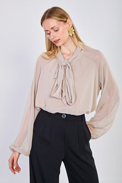 BARRELS AND OIL Γυναικεία μπλούζα σιφόν με δέσιμο στο γιακά - Πέτρινη