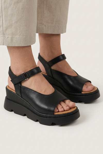 GRADA Μαύρα γυναικεία σανδάλια από γνήσιο δέρμα με τακούνι πλατφόρμας, αθλητι...