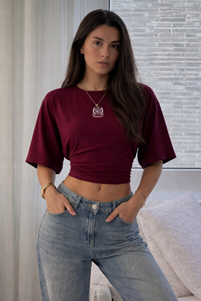 COMBİNE MİCHAİL Bluză crop mulată, roșu claret, cu imprimeu minimalist, pentr...