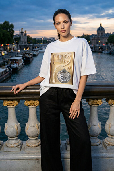 Amia&Co. Ecru Oversize Crew Neck Γυναικείο T-Shirt με στάμπα με θέμα το κοχύλ...