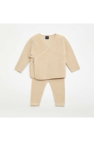 KIABI طقم كارديجان ملفوف + بنطلون محبوك - قطعتين باللون البيج