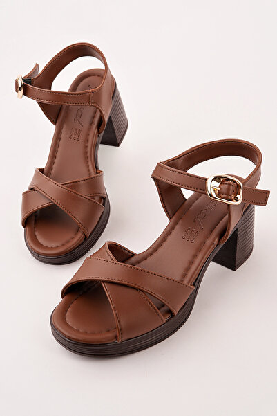 Madam Tarz NVL-791 Σανδάλια με χοντρό τακούνι και χιαστί λουράκια