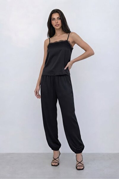 Nazline Μαύρο δαντελωτό σατέν σετ πιτζάμες με λεπτομέρεια από κορδόνι και πλε...