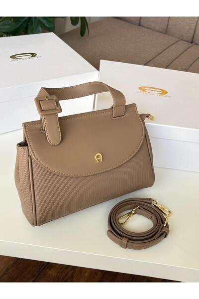 Aigner حقيبة ميراندا ميني من آغنر مع الملحقات