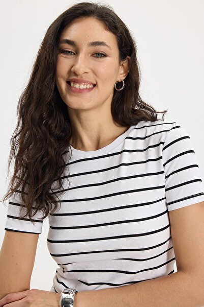 Tudors Γυναικεία μπλούζα με λεπτή εφαρμογή, βαμβακερή, μαλακή υφή, κοντό μανί...