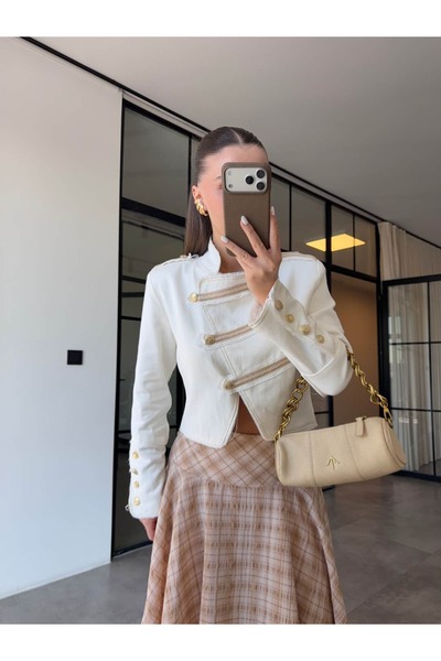 BB Bensu Buyruk ΜΠΟΥΦΑΝ ΜΕ ΨΗΛΟ ΓΙΑΚΑ ΚΑΙ ΧΡΥΣΑ ΑΞΕΣΟΥΑΡ