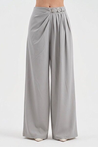 tw3 Γυναικείο δερμάτινο παντελόνι με λεπτομέρεια αγκράφας στο μπροστινό μέρος...