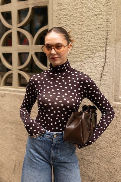 My Blog Καφέ Μπλούζα Λίκρα με Πουά και Λαιμόκοψη Τύπου Ψαρά - 0667