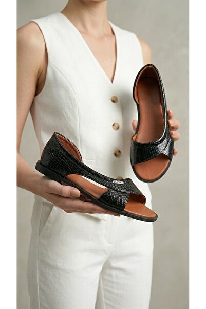 Beyond Γυναικεία μαύρα λουστρίνια σανδάλια με ανοιχτό μπροστινό μέρος 1cm BYN...