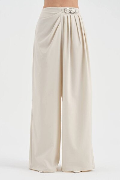 tw3 Γυναικείο δερμάτινο παντελόνι με λεπτομέρεια αγκράφας στο μπροστινό μέρος...