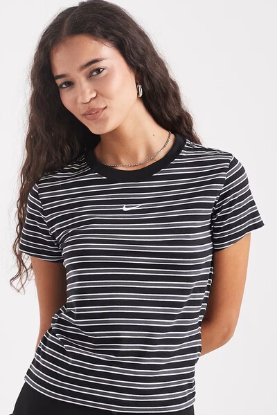 Nike Sportswear Chill Striped Slim Fit T-shirt Kadın Kısa Kesim Çizgili Tişör...