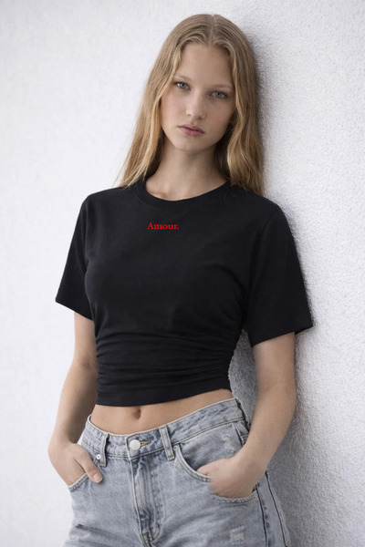COMBİNE MİCHAİL Γυναικεία μπλούζα Amour με στάμπα κειμένου σε μαύρο χρώμα