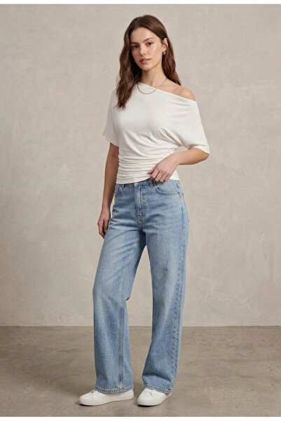 peralist Γυναικεία λευκή μπλούζα με λαιμόκοψη σκάφος, χαμηλό μανίκι, κοντό μα...