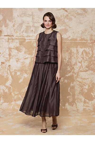 Unique تنورة ميدي بتفاصيل خياطة دقيقة