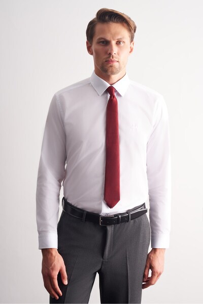 İmza Λευκό μακρυμάνικο πουκάμισο με σκληρό γιακά από απλό βαμβάκι σε στενή γρ...