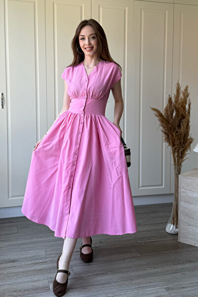 Dilay Gökoğlu Butik Φόρεμα με λαιμόκοψη V και βολάν στη μέση, ροζ μίντι