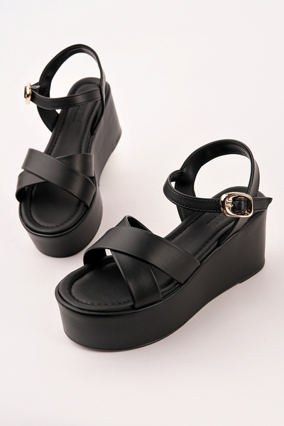 Madam Tarz Tly-803 Cross-Strap Padded Sole Sandals