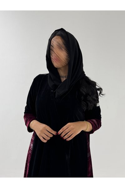 Tori عباية مخمل اسود مع تدخيلات مخمل عنابي مطبوع