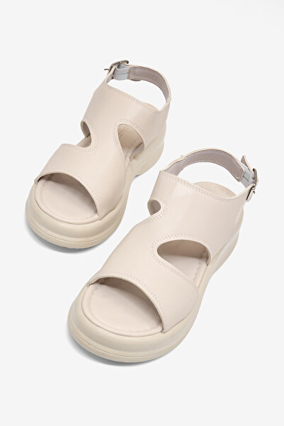 Tonny Black Γυναικεία μπεζ άνετα σανδάλια με επίπεδη αγκράφα