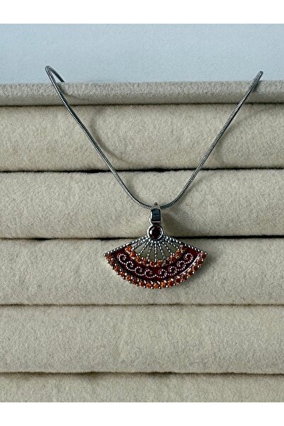 BERFACCESSORIES قلادة مروحة برتقالية