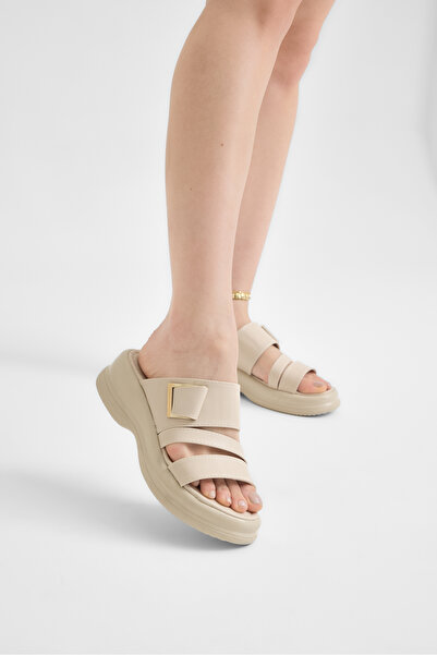 Tonny Black Γυναικείες παντόφλες σε μπεζ χρώμα με άνετη εφαρμογή και διπλό λο...