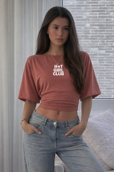 COMBİNE MİCHAİL Γυναικεία μπλούζα Hot Girl Club με στάμπα σε σχέδιο πούδρας