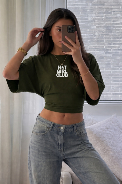 COMBİNE MİCHAİL Γυναικεία μπλούζα Hot Girl Club με στάμπα χακί