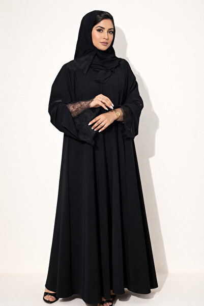 Elegant عباية بقماش الكريب مزينة بدانتيل