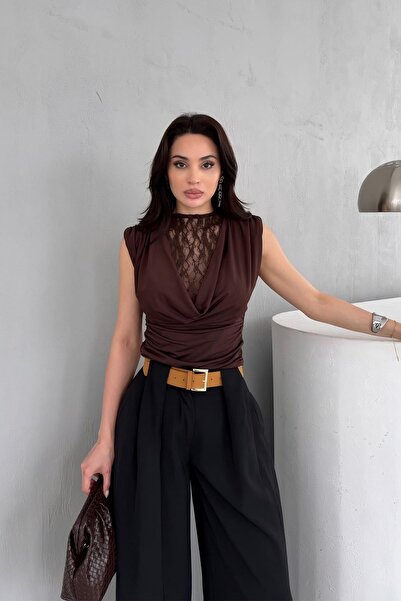 RB CLUB Καφέ μπλούζα με δαντέλα και λεπτομέρειες, γιακά Degaje και μηδενικά μ...