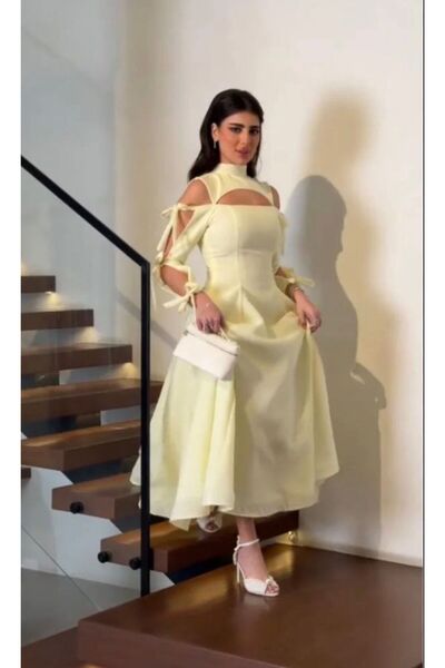 Mira Soft and Elegant Evening Dress, the Smooth Material Gives You a Sense of Feminine Elegance and Softness, the Color Is Light Yellow.