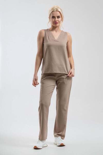 Bold & Young Γυναικείο μπεζ μπλουζάκι με λαιμόκοψη V, με λεπτομέρεια πλισέ, α...