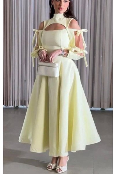 Mira Soft and Elegant Evening Dress, the Smooth Material Gives You a Sense of Feminine Elegance and Softness, the Color Is Light Yellow.