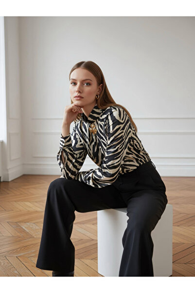 PERA MODA Μπλούζα με σχέδιο ζέβρας και χρυσή καρφίτσα