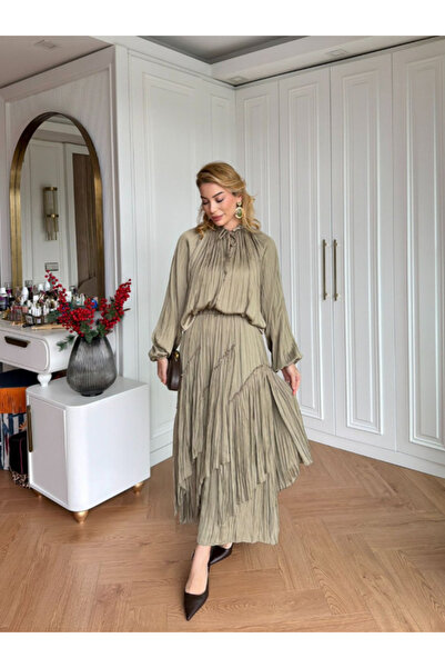 GK Σετ με σατέν υφασμάτινη φούστα