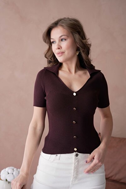 Noi Belis Πλεκτή μπλούζα με λεπτομέρεια αξεσουάρ σε λαιμόκοψη πόλο SS26BZ0131